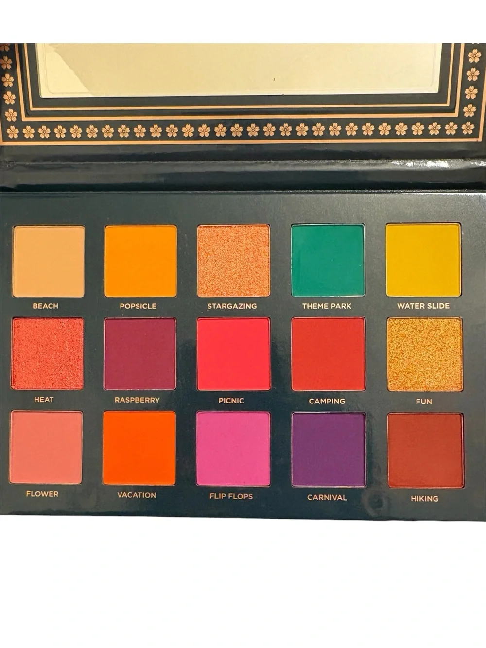 Ace Beaute tropical floral